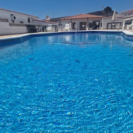 La Casita De Emily - Reformada, Bien Situada Y Con Piscina Amplia בית נופש