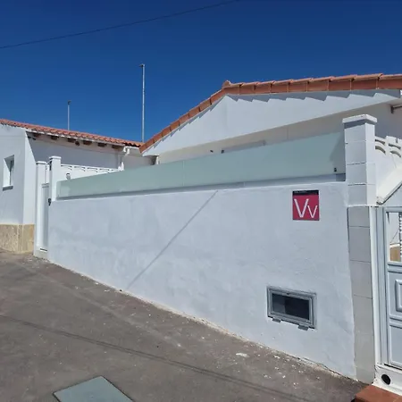 La Casita De Emily - Reformada, Bien Situada Y Con Piscina Amplia *