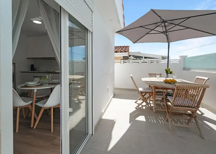 Holiday home La Casita De Emily - Reformada, Bien Situada Y Con Piscina Amplia